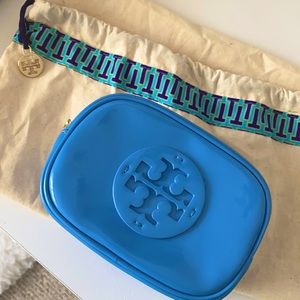 TORY BURCH COSMETIC POUCH WITH TOTE